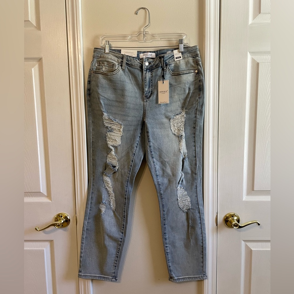 Judy Blue Mid Rise Boyfriend Distressed Skinny Jeans, Size 13 (31) - Picture 2 of 10